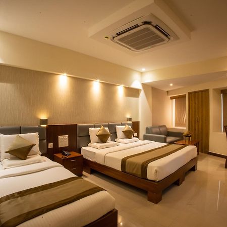 Metro Plaza Hotel Mangalore Esterno foto