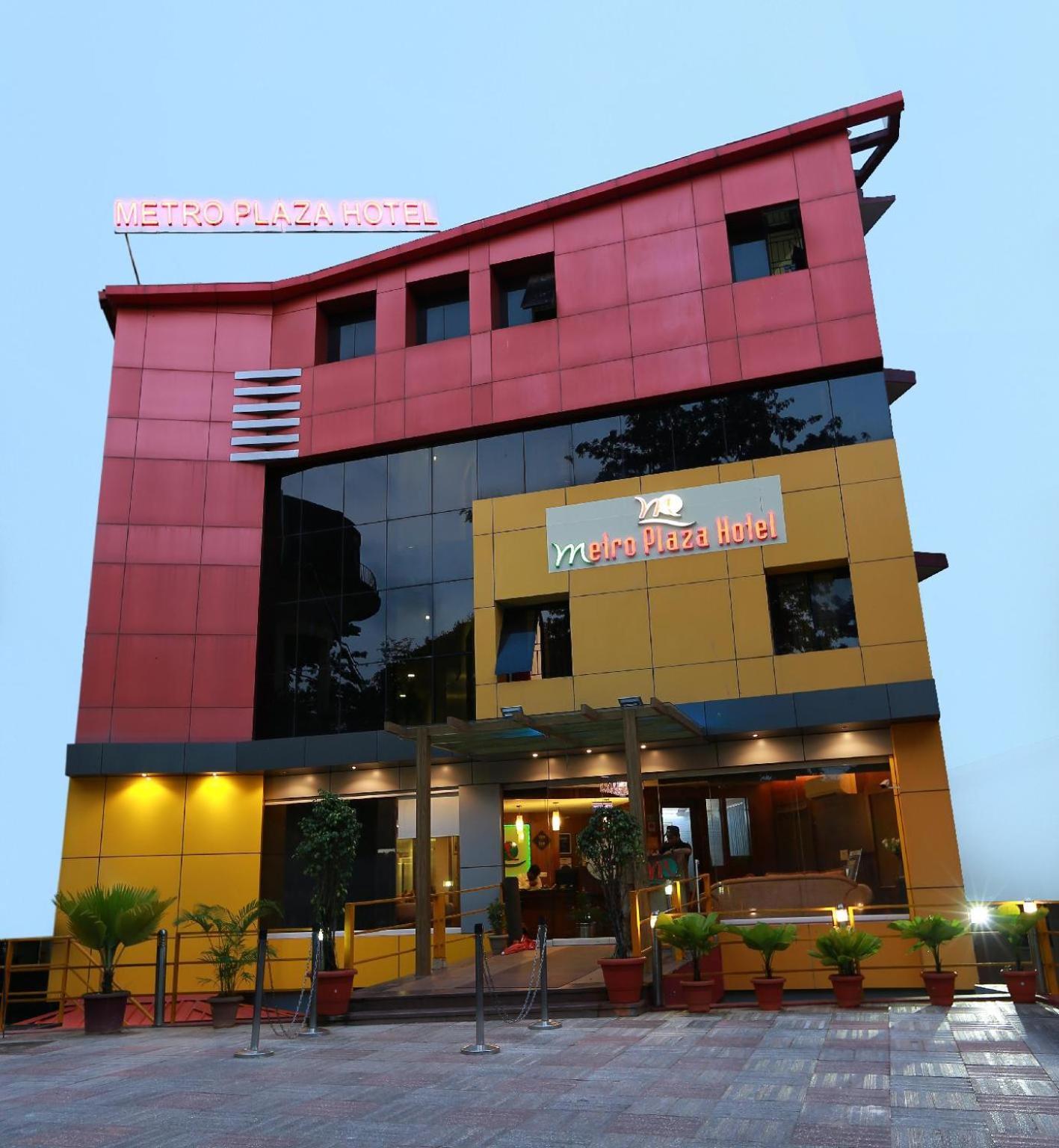 Metro Plaza Hotel Mangalore Esterno foto