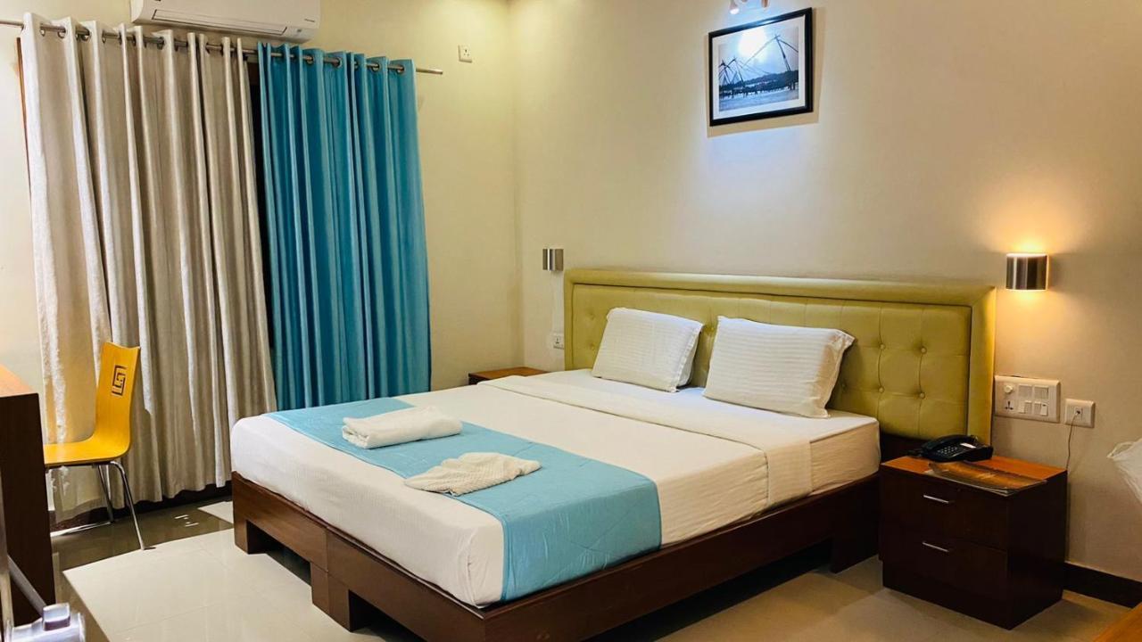 Metro Plaza Hotel Mangalore Esterno foto