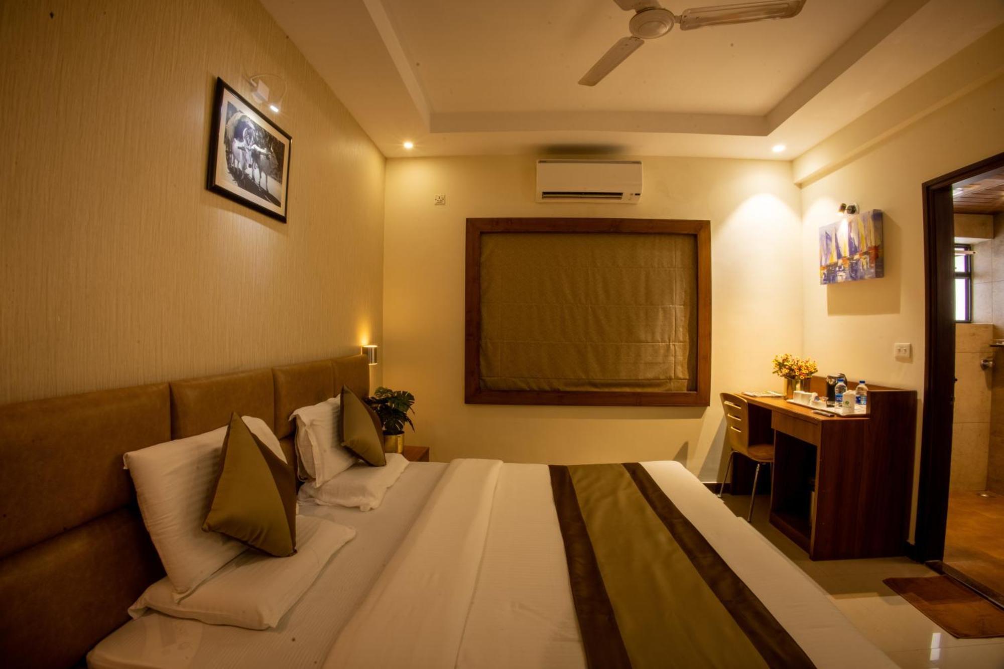 Metro Plaza Hotel Mangalore Esterno foto