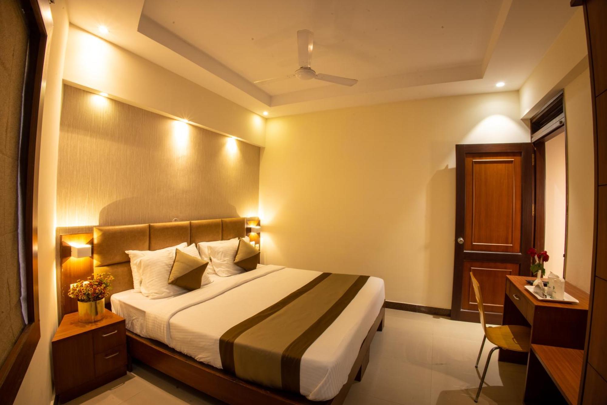 Metro Plaza Hotel Mangalore Esterno foto