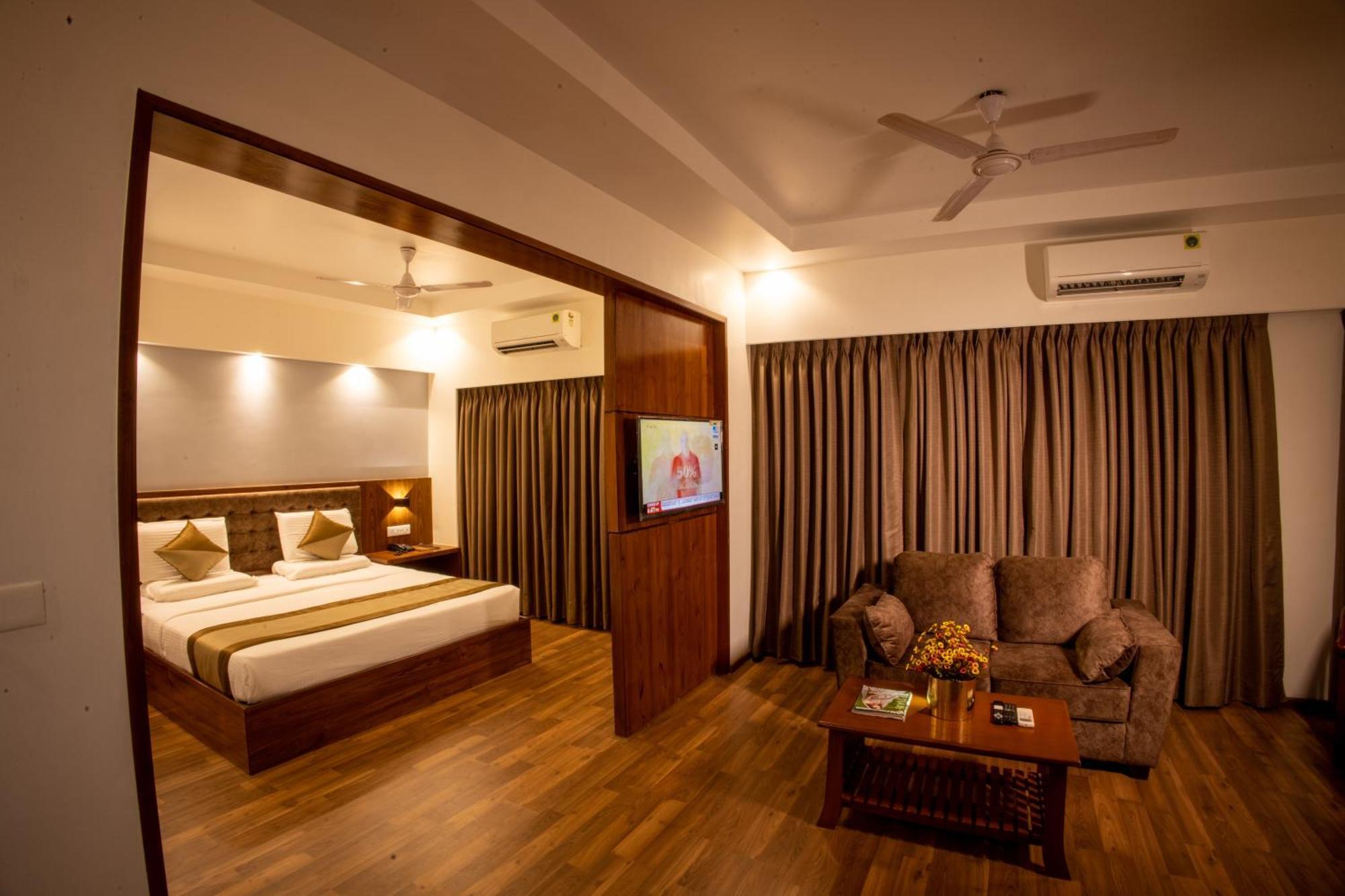 Metro Plaza Hotel Mangalore Esterno foto