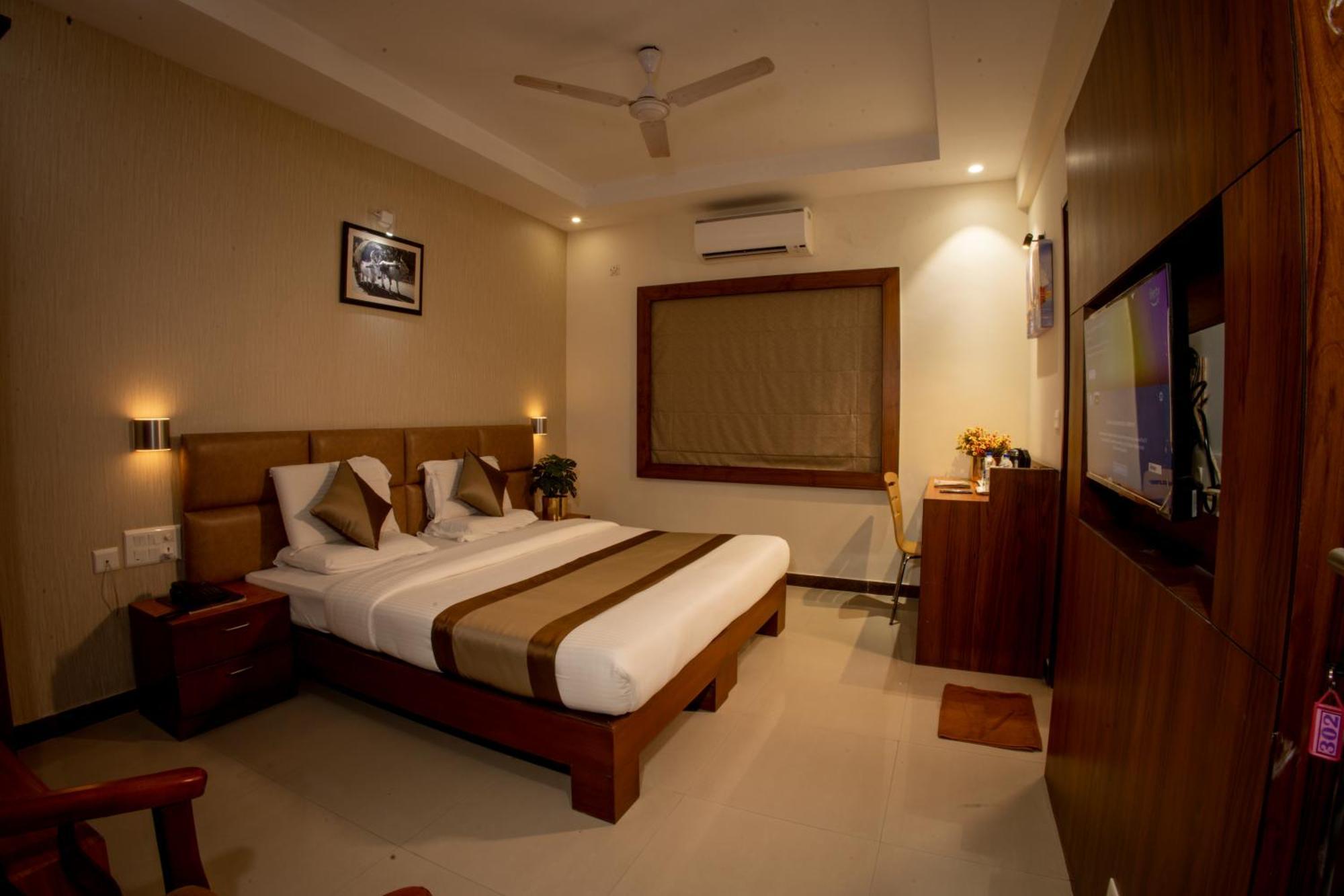 Metro Plaza Hotel Mangalore Esterno foto