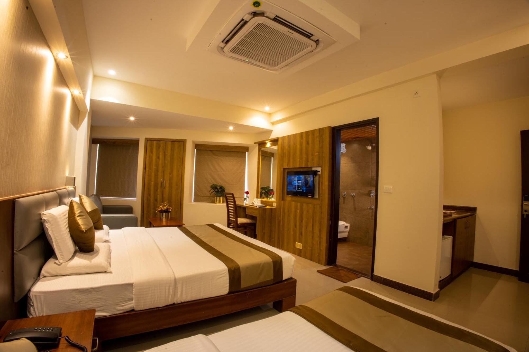 Metro Plaza Hotel Mangalore Esterno foto