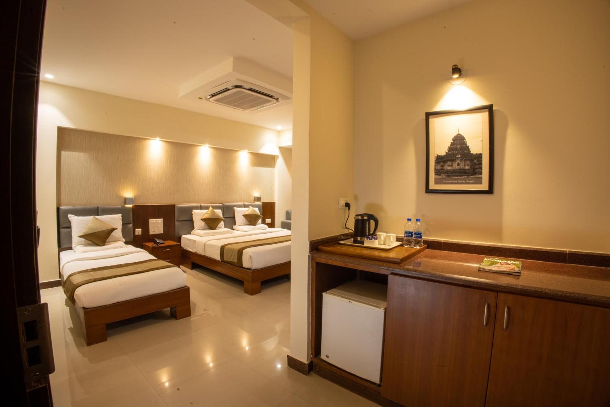 Metro Plaza Hotel Mangalore Esterno foto