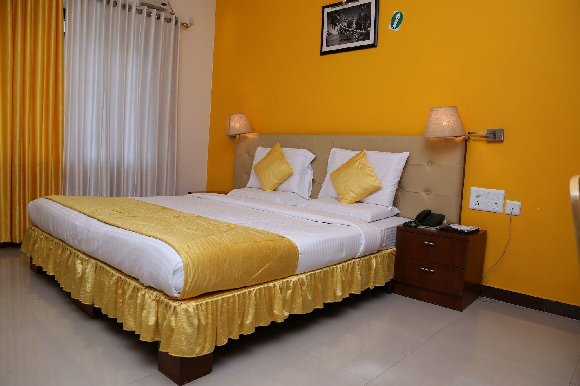 Metro Plaza Hotel Mangalore Esterno foto